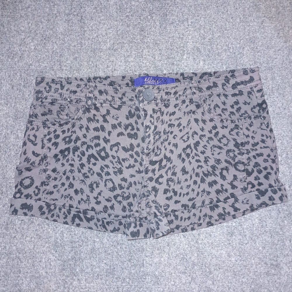 Juniors Miley Cyrus Max Azria Animal Print Shorts Size 9